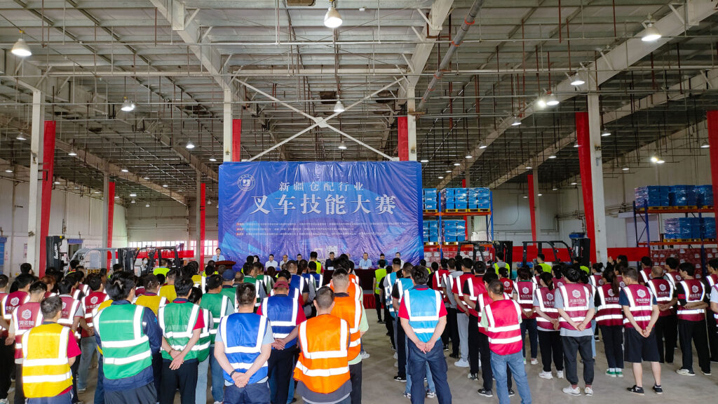 2024年新疆仓配行业叉车技能巅峰对决： 安全与效率并重，工匠精神闪耀赛场