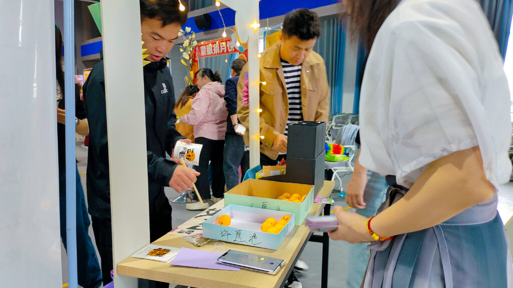 k8凯发物流中秋游园会